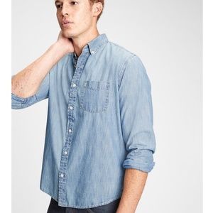 Men's GAP Marled Chambray Casual Button Down